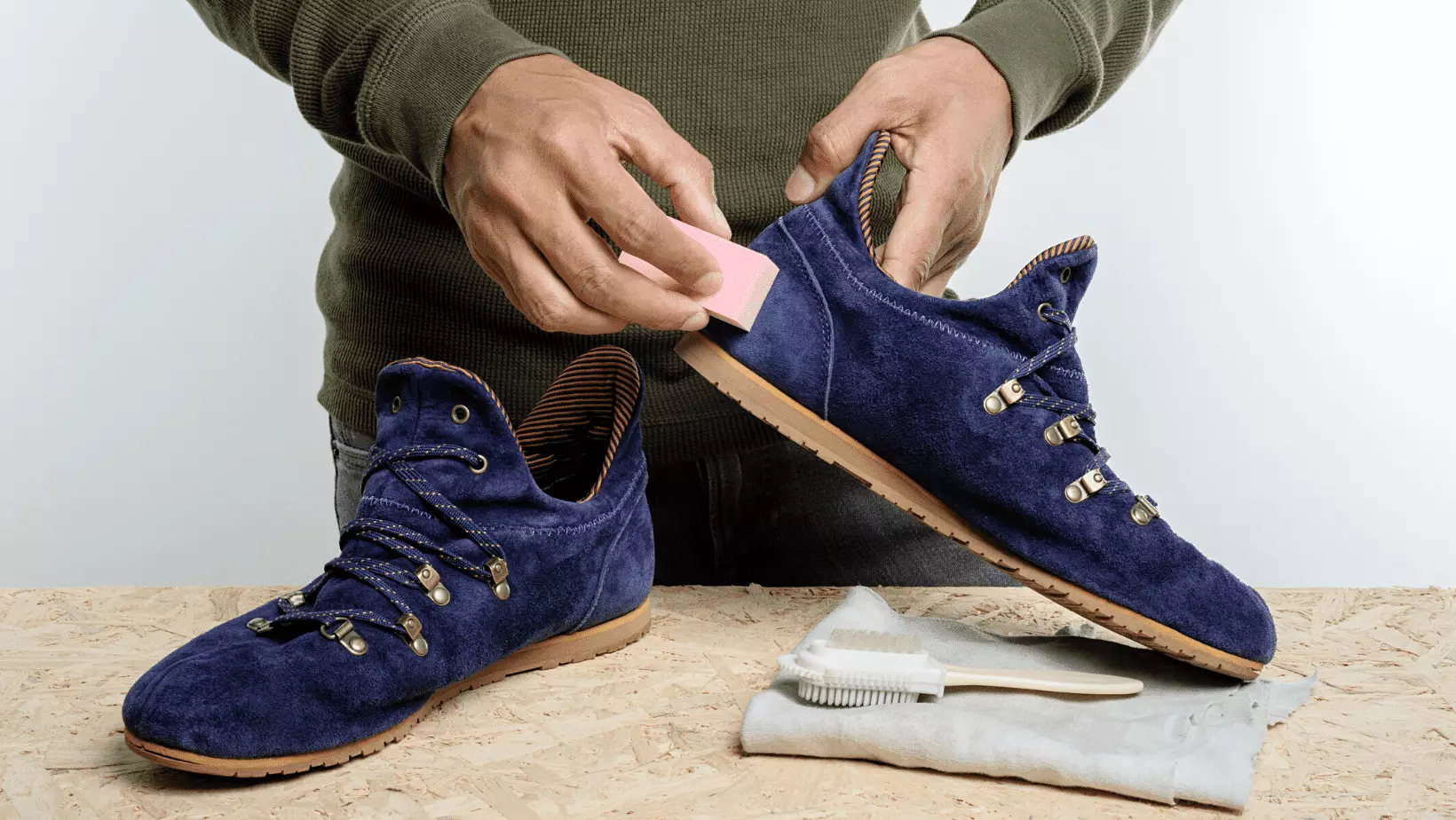 How to clean running shoes at home (5 easy steps)